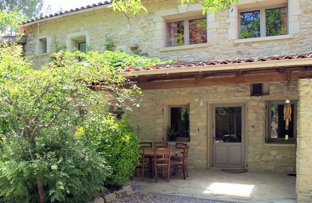 Beautiful apartment in villa with WIFI, pool, TV, patio, pets allowed, panoramic view and parking