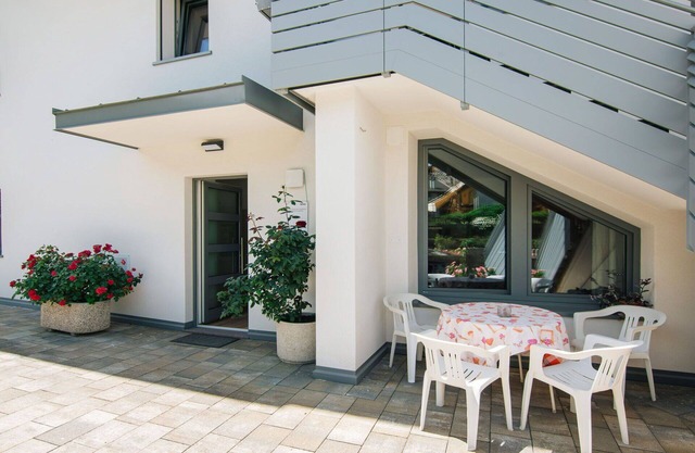 Beautiful apartment for 4 guests with WIFI, TV, patio and pets allowed