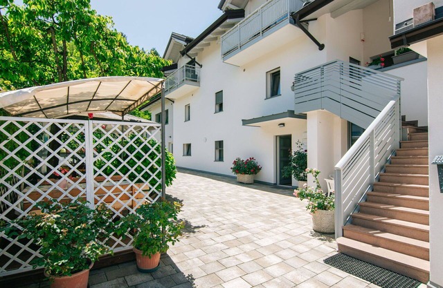 Beautiful apartment for 4 people with WIFI, TV, patio and pets allowed