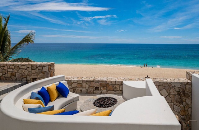 Beautiful Beachfront Villa in Cabo Encanto