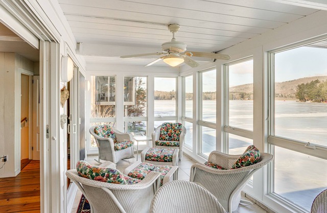 Beautiful Berkshires Cottage on Lake Buel
