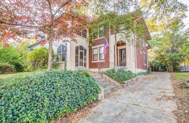 Beautiful Brick Patio, 2-Units! Bluemoon Bungalow