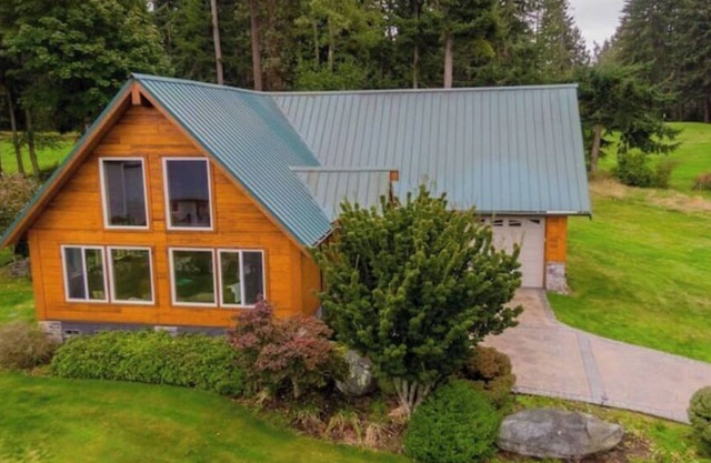 Beautiful Cabin on Hat Island in the Puget Sound
