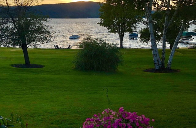 Beautiful carriage house on Newfound - Perfect Lake Getaway!