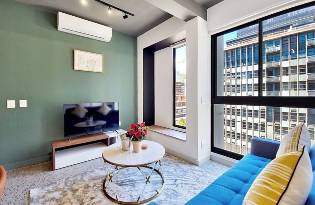 Beautiful,central,secure- hotel living for couples