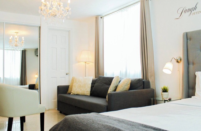 Beautiful Chandeliers, Cozy & Enjoyable Studio - Balcony/FREE WIFI - 202