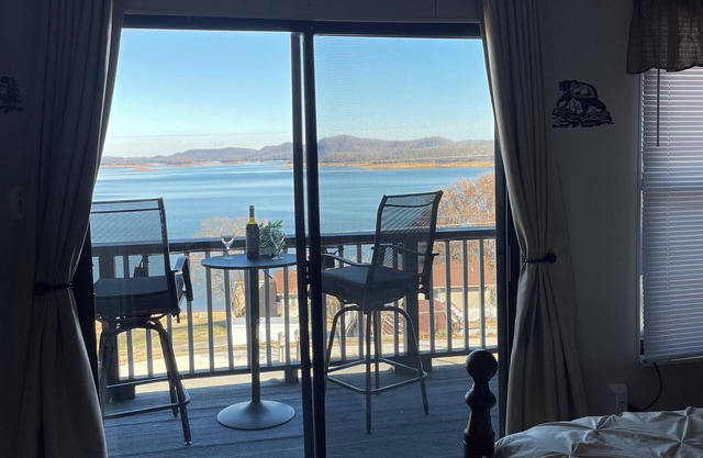 Beautiful Chateau on Cherokee LakenCome relax and enjoy the beautiful view!
