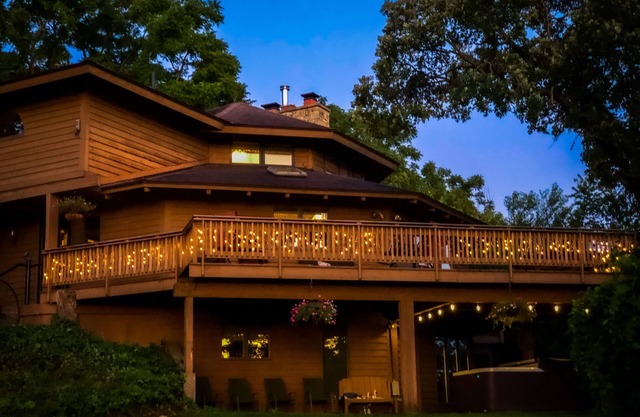 Beautiful compound, 10 mile views, on 300 acre ranch, next to Galena Territory