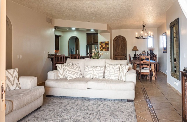 Beautiful condo in oceanfront resort, 24-hour security, pools, nature, relaxing