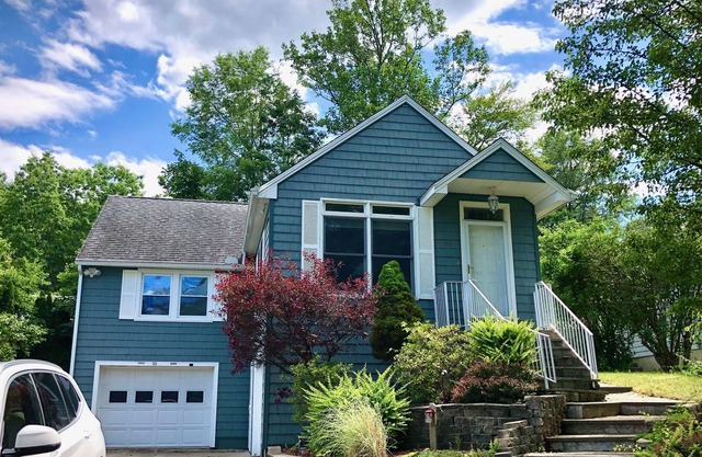 Beautiful Cottage on the Number One Lake in CT