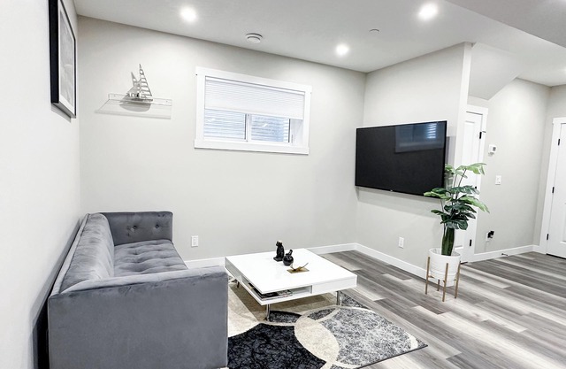 Beautiful Cozy Spacious Suite