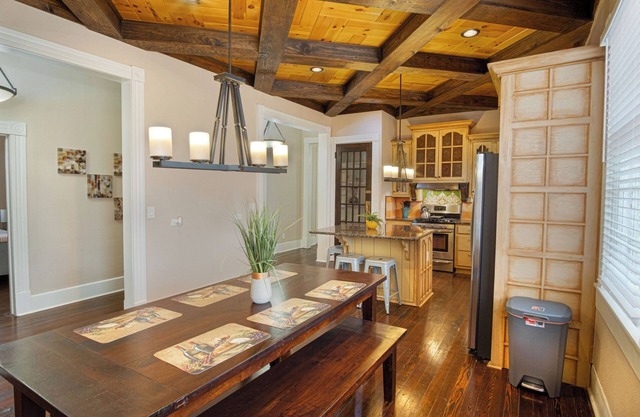 Beautiful Craftmans 4br/2.5ba Home Near Downtown