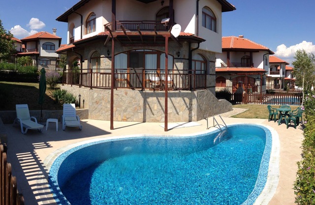 BEAUTIFUL DETACHED VILLA WITH PRIVATE SWIMMING POOL, BULGARIA