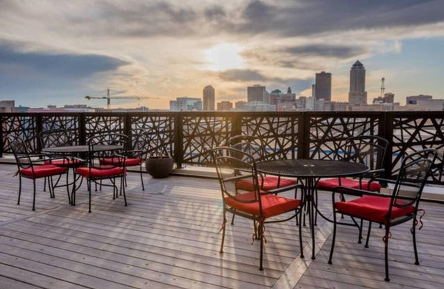 Beautiful Downtown Suite With Free Parking Gym More
