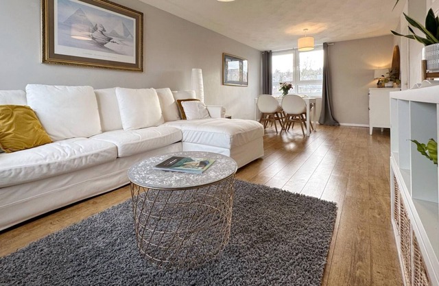 Beautiful & Elegant 2BD Scandi Style Duplex