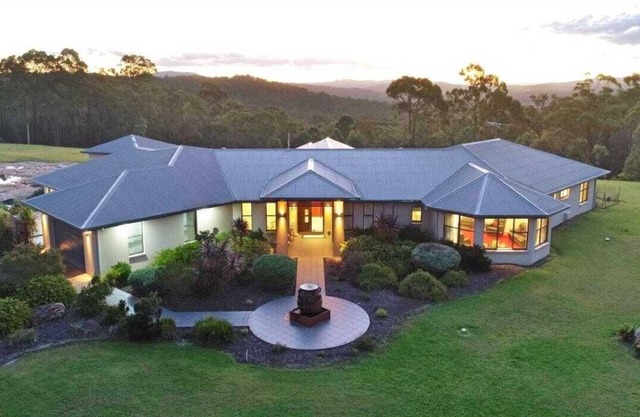 Beautiful Estate in Tea Gardens, 15 mins from the Beach!