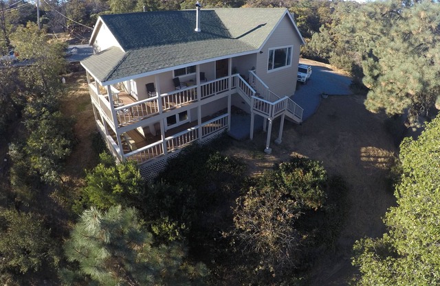 Beautiful Family Cabin with Gorgeous Mountain Views