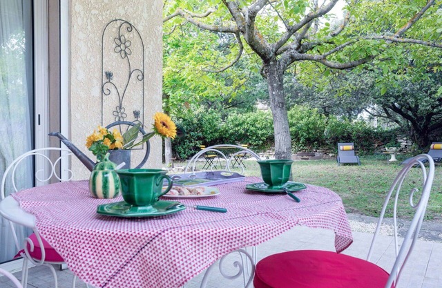 Beautiful private villa for 3 guests with WIFI, A/C, TV, terrace and parking