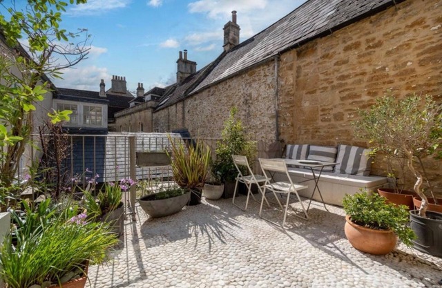 Beautiful Georgian House Near Bath Sleeps 6