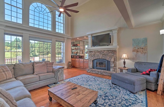 Beautiful Hiawassee Home w/Mountain Views!