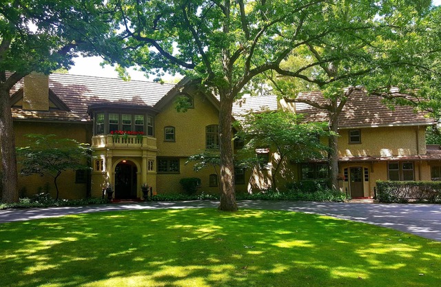 Beautiful Historic Tudor Mansion with sandy Private Beach
