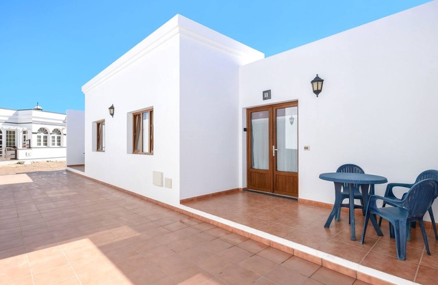 Beautiful Holiday Apartment "Flor Dos" with Sea or Mountain View, Wi-Fi & Terrace