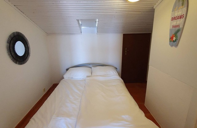BEAUTIFUL HOLIDAY HOME NEAR PAREDES WITH POOL AND DIRECT BEACH ACCESS