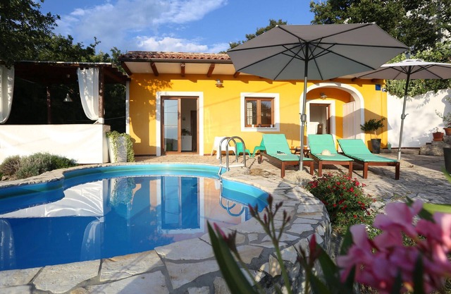 Beautiful home in Ripenda Verbanci