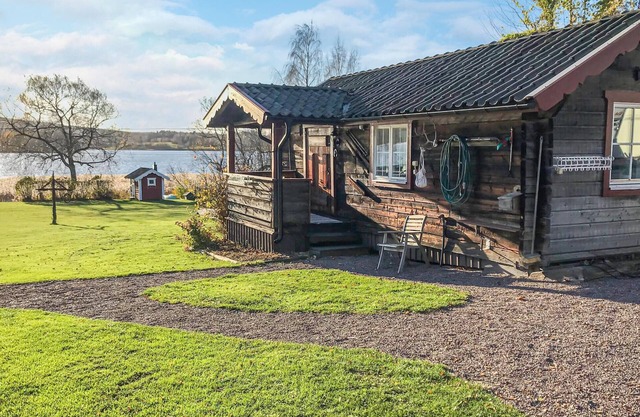 Beautiful home in Botolfsbo with sauna