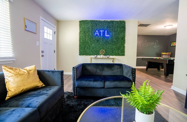 Beautiful Home in Decatur w/game room. 12 min from Downtown.18 min from Airport