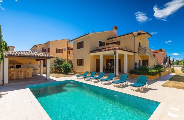 Beautiful home in Marcana