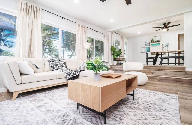 Beautiful Home North Shore Paradise Steps to Beach