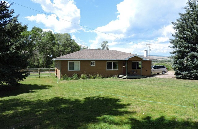 Beautiful Home On 4 acres. Near Twin Bridges Round Barn wedding venue