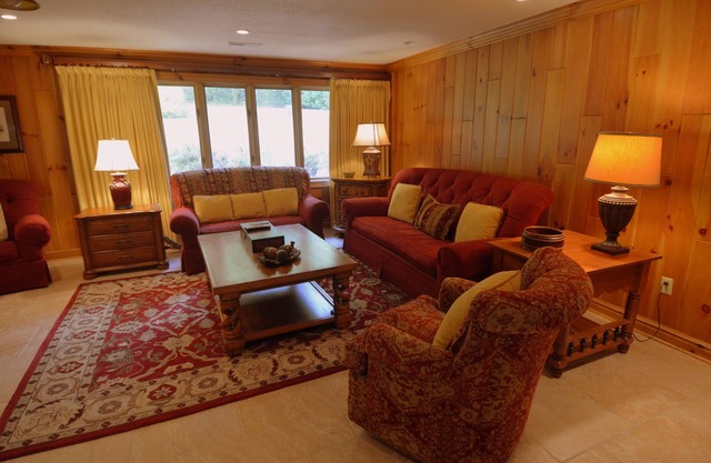 BEAUTIFUL HOME RELAX, REST, EXPERIENCE THE MOUNTAINS! HIKING, BOATING & RAFTING