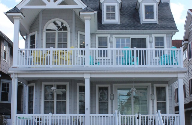Beautiful house! Amazing location on Wesley! One block to beach and boards!