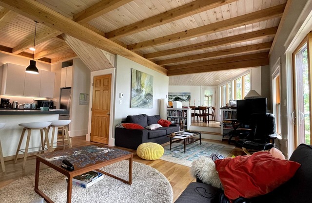 Beautiful house, big tides, magical setting. Year round retreat.