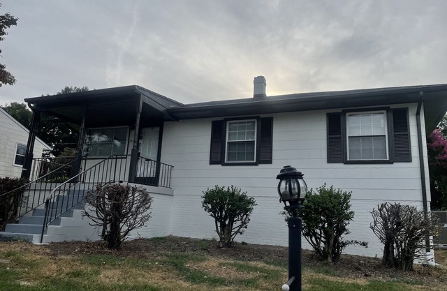 Beautiful house close to downtown & Cone Hospital