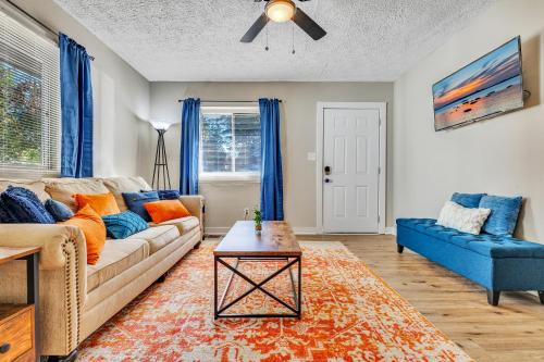 Beautiful House Mins Away From the Airport
