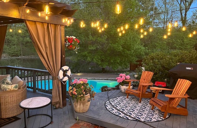 Beautiful House with Pool by Snowden Grove