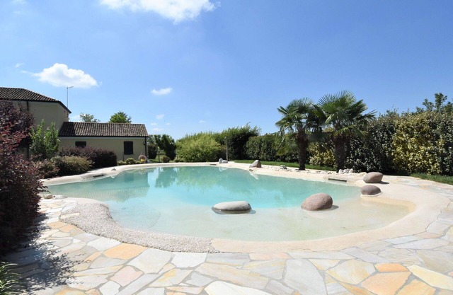 Beautiful apartment in villa for 9 people with pool, A/C, WIFI, TV, patio and parking