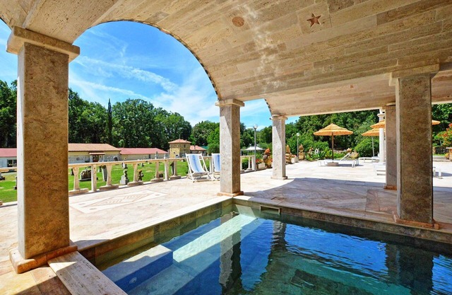 Beautiful apartment for 8 guests with pool