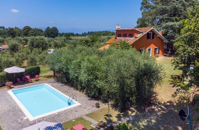 Beautiful private villa for 6 people with WIFI, A/C, private pool, TV and patio