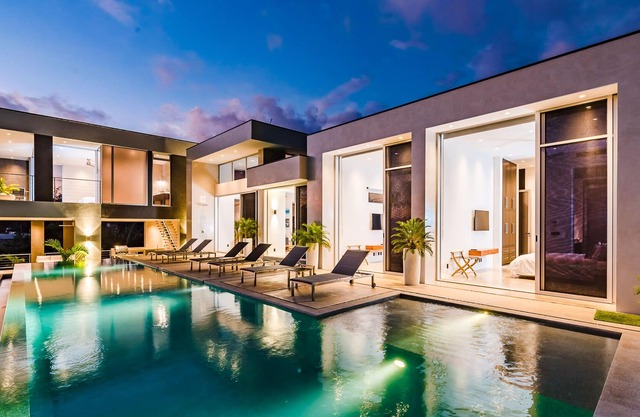 BEAUTIFUL Jungle Paradise w/ Stunning Outdoor Space & Infinity Pool!