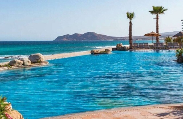Beautiful La Valencia Newest Resort of the Villa Group with a Lazy River.