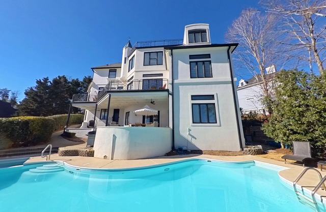 Beautiful Lake Escape! Heated Private Pool and Fun on the Lake! Book Now!