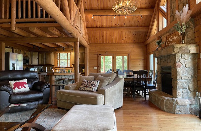 💖 Beautiful Lake Lure Log Cabin Home Amazing Mountain Views Fun Game Room 💖