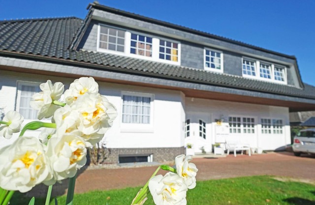 Beautiful large vacation apartment "Seeschwalbe" with a fantastic view of the Schlei and a well-kept garden with many cozy spots is waiting for you to let your soul dangle