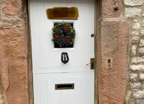 Beautiful listed 3 bedroom cottage with wood burner