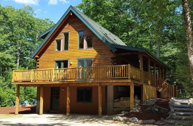 Beautiful Log Home in Suissevale on Lake Winnipesaukee with Beach Access