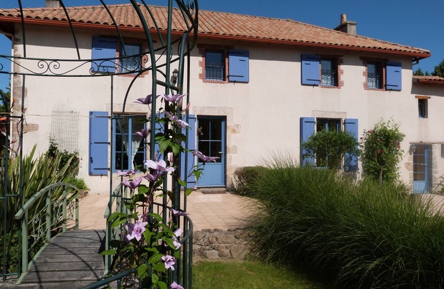 BEAUTIFUL MASTER HOUSE IN THE COUNTRYSIDE 8 MIN FROM LA ROCHE SUR YON - WIFI